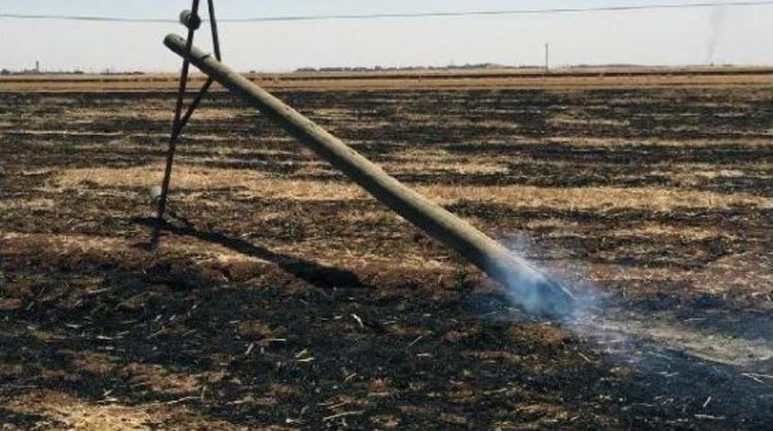 Anız Yangınında Direkler Yandı, D&ouml;rt Mahalle Elektriksiz Kaldı