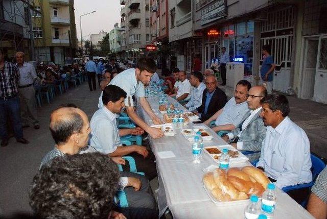 Adıyaman’da Mahalle İftarı Düzenlendi