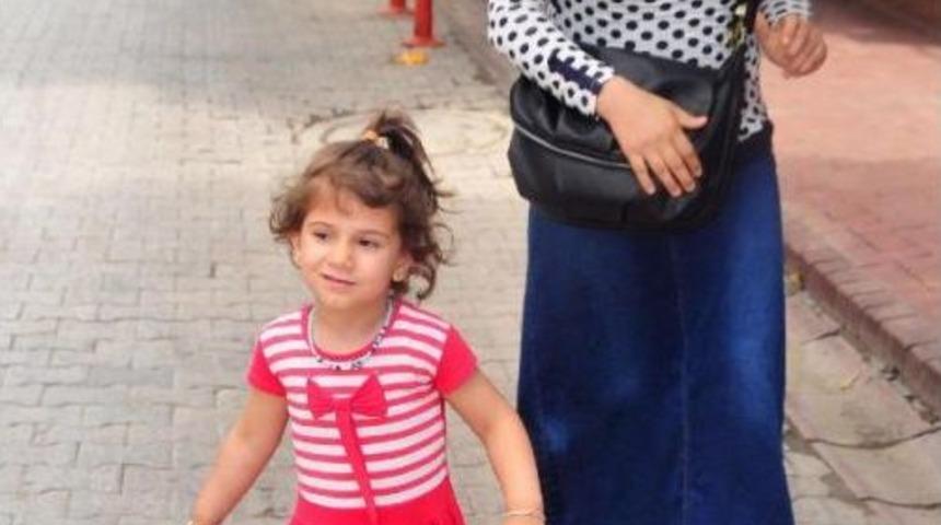 Pkk'nin Korsan G&ouml;steride Attığı Molotof Kokteyli 3 Yaşındaki Song&uuml;l'&uuml;n Ayağını Yaktı