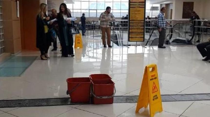 D&uuml;nyanın En B&uuml;y&uuml;k Adliyesinin Savcısı Isyan Etti "sel Baskanı Ve Tutukluların Boğulma Tehlikesi Var"