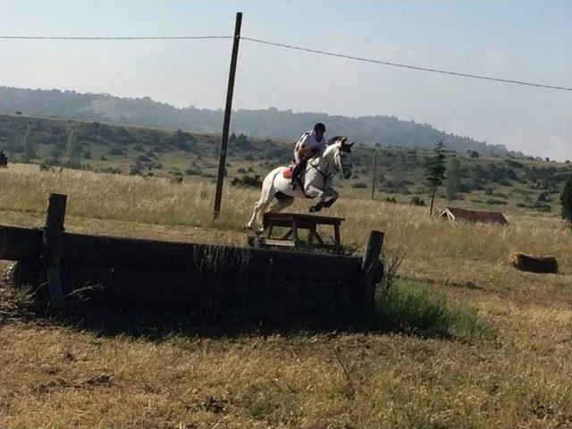 Eskişehir Atlı Spor Kulübü’nde Yunus Emre Kupası Ve Atlı Dayanıklılık Yarışmaları