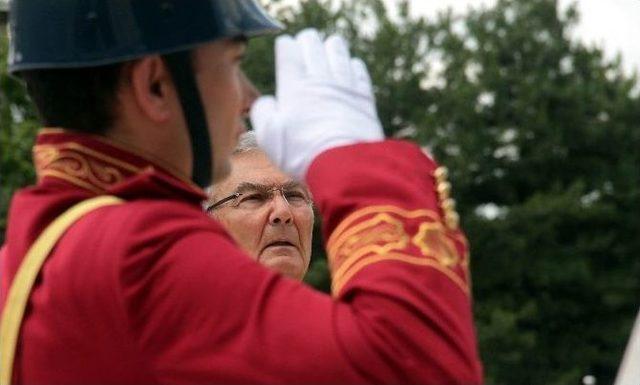 Baykal, Geçici Meclis Başkanı Sıfatıyla Tbmm Atatürk Anıtı’na Çelenk Bıraktı