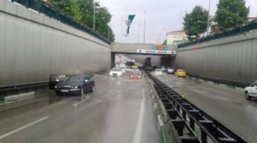 Sağanak Yağış Bursa&rsquo;yı Fel&ccedil; Etti