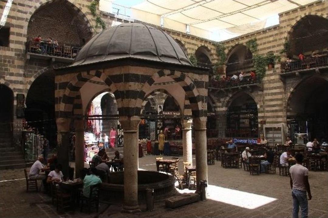 Diyarbakır&rsquo;da Ayakta Duran Tarihi Yapılar