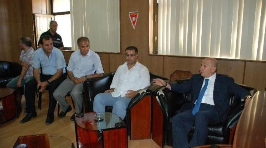 &Ouml;zdemir, Diyarbakır B&uuml;y&uuml;kşehir Belediye Spor Y&ouml;neticilerini Ziyaret Etti
