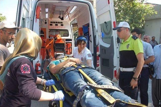 Otomobil İle Motosiklet &Ccedil;arpıştı: 1 Yaralı 1