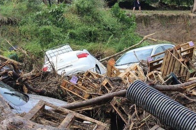 Aşırı Yağış, D-100 Karayolunu Kapattı 1