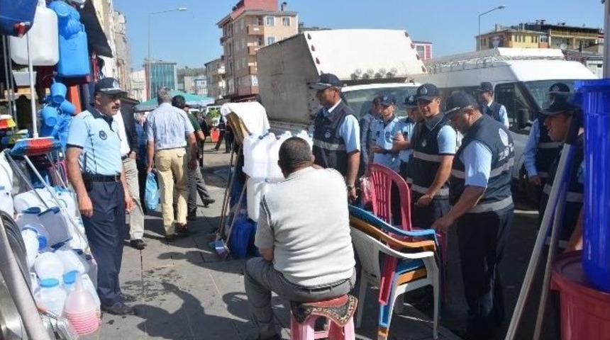 Zabıta Kaldırım İşgali Yapan Esnafı Uyardı