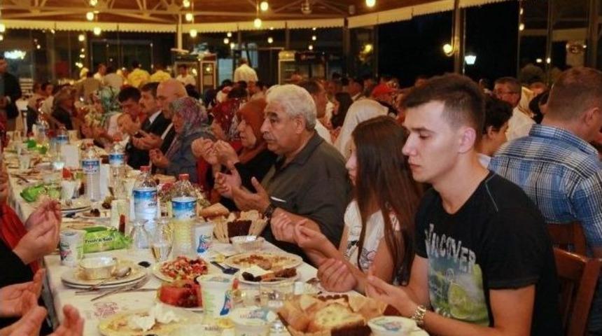 Şehit Aileleri Ve Gazileri Valilik İftarında Buluştu