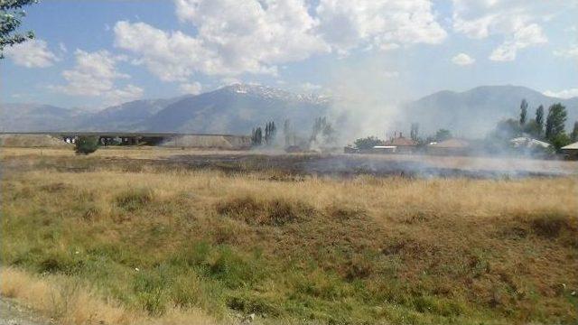 Erzincan’da Anız Yangını Korkuttu