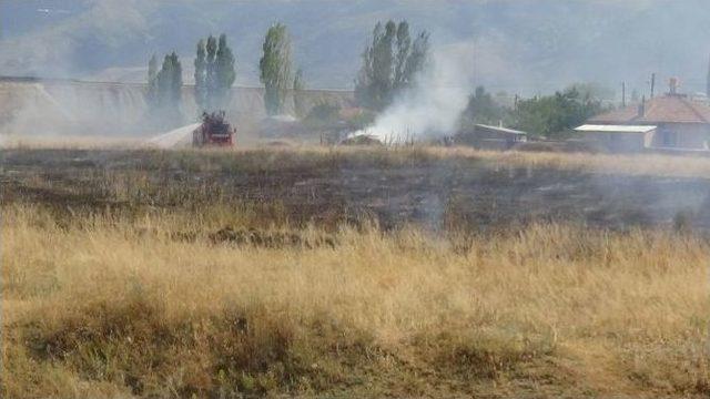 Erzincan’da Anız Yangını Korkuttu