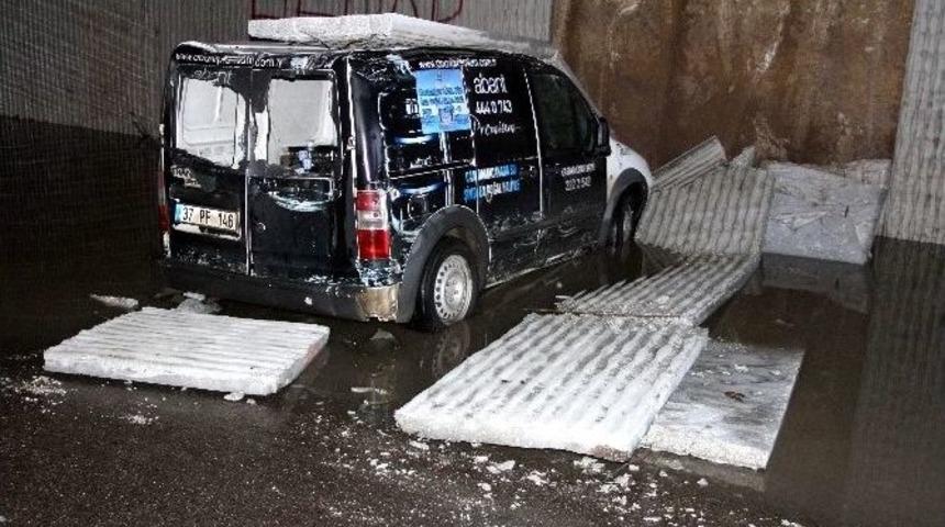 K&ouml;pr&uuml;n&uuml;n İstinat Duvarı Aracın &Uuml;zerine &Ccedil;&ouml;kt&uuml;