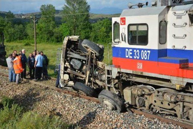 Tren, Beton Mikserine Çarptı: 1 Ölü