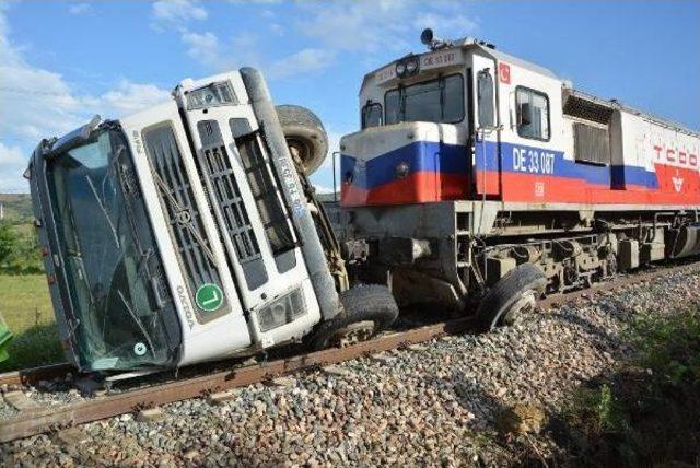 Tren, Beton Mikserine Çarptı: 1 Ölü