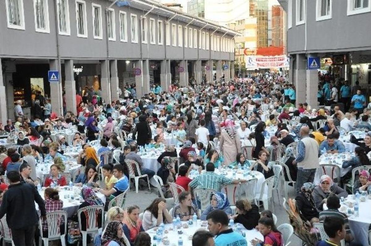 Balıkesir&rsquo;de 10 Bin Kişiye İftar