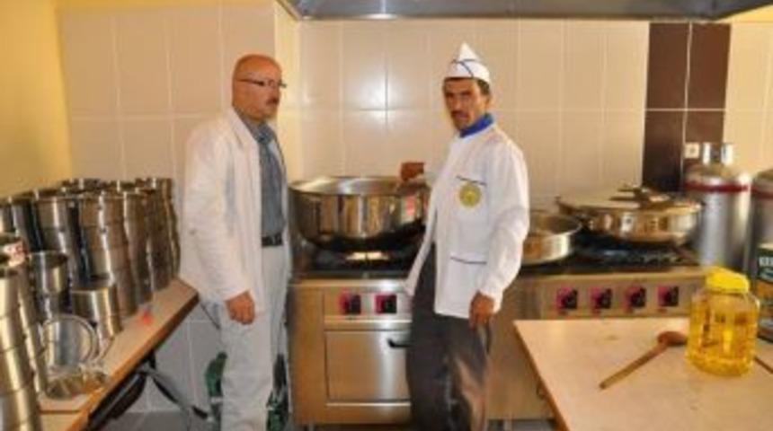 Sarıveliler Belediyesi&rsquo;nden Yaşlı Ve Kimsesizlere Sıcak Yemek