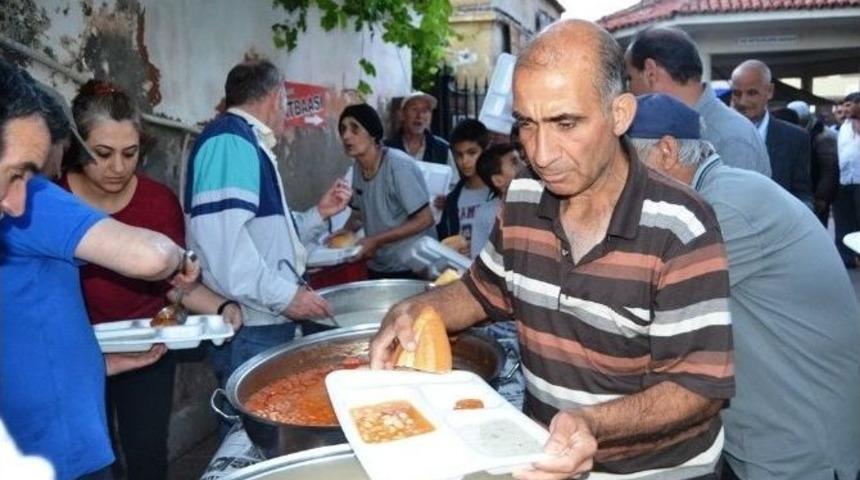 Saatli Cami İftarları İlgi G&ouml;r&uuml;yor