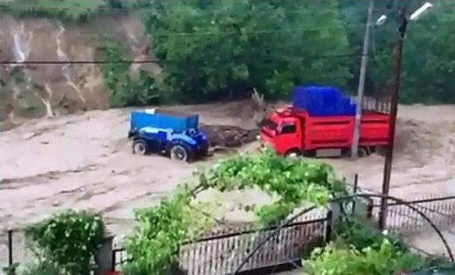 Sakarya’Da Can Alan  Sel Böyle Görüntülendi