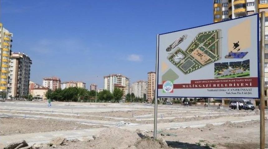 K&ouml;şk Mahallesine &Ccedil;ok Ama&ccedil;lı Ve B&uuml;y&uuml;k &Ouml;y&ccedil;ekli Park Yapımı