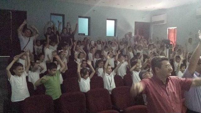 Kuşadası Toplum Sağlığı Merkezi’nden Tiyatro Etkinliği