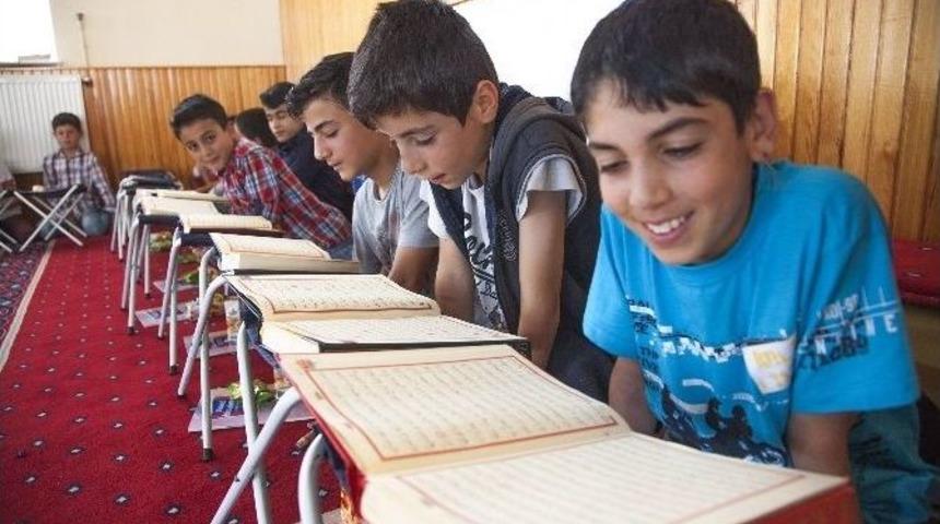 Ahlat&rsquo;ta Yaz Kur&rsquo;an Kursları Başladı