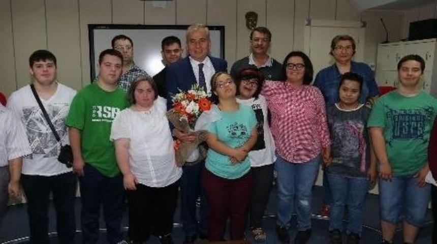 Down Sendromlu &Ccedil;ocuklar, Başkan Zolan&rsquo;ı Ziyaret Etti