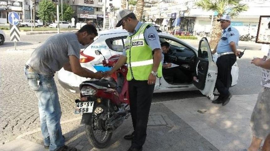 Salihli&rsquo;de Trafik Ekipleri G&ouml;z A&ccedil;tırmıyor