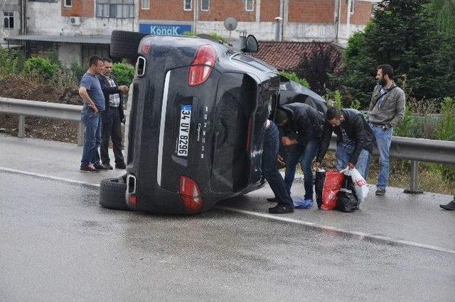 Lüks Araçla Köprüye Çarptı, Kazayı Yara Almadan Atlattı