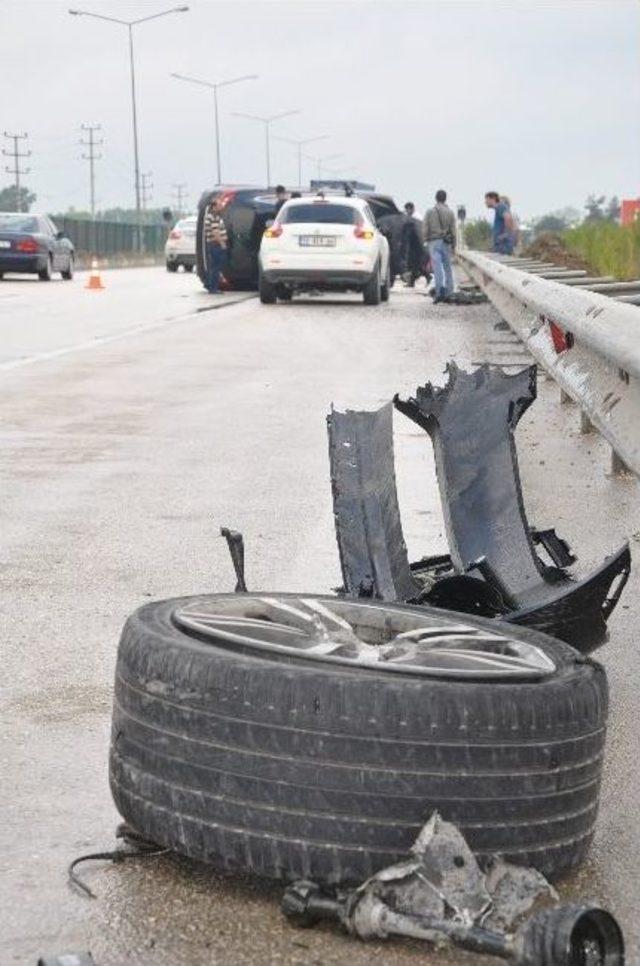 Lüks Araçla Köprüye Çarptı, Kazayı Yara Almadan Atlattı