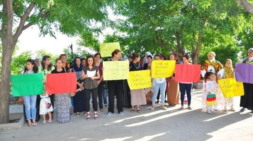 Şırnak&rsquo;ta Kadına Şiddet Ve İntiharlara Dikkat &Ccedil;ekmek İ&ccedil;in Basın A&ccedil;ıklaması D&uuml;zenlendi