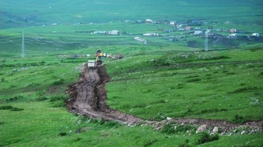 Vali Deniz, Yayla Yolu Yapım &Ccedil;alışmasını Denetledi
