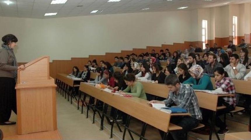 Sel&ccedil;uk&rsquo;ta İlk Kez Yaz Okulu Uygulaması Başlıyor