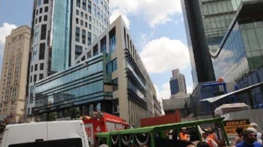 Plaza Inşaatındaki Asans&ouml;r Kazasında Bir Iş&ccedil;i &Ouml;ld&uuml;