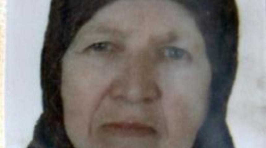 Merdivenlerden D&uuml;şen Yaşlı Kadın &Ouml;ld&uuml;