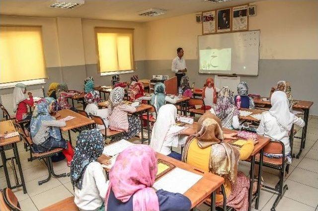 Şehitkamil’de Binlerce Öğrenci Kur’an-ı Kerim Öğreniyor