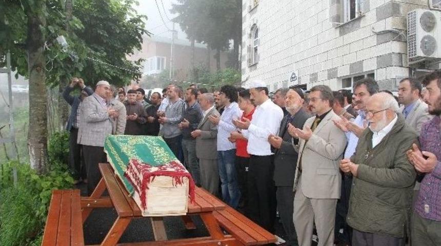 Secdede Ruhunu Teslim Etti