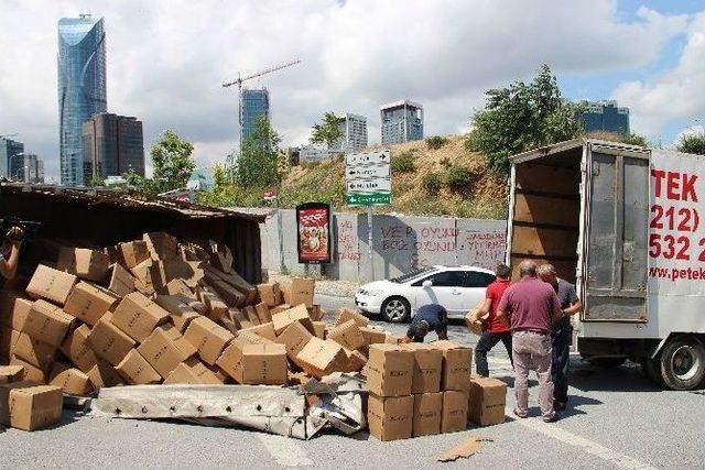 Kamyon Yan Yattı, Ramazan Kolileri Yola Saçıldı