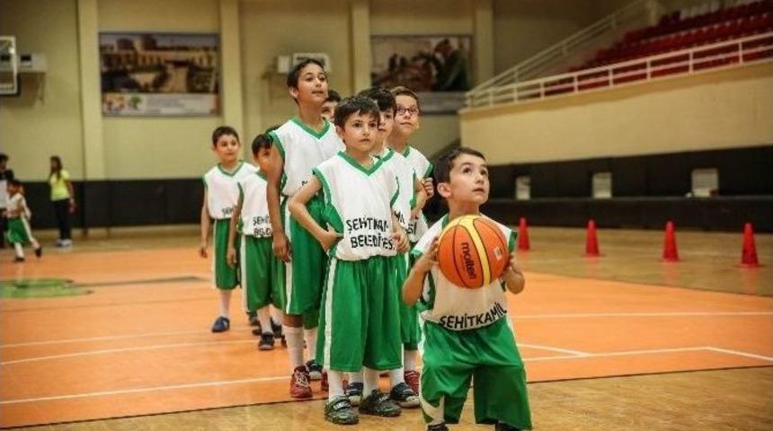 Basketbol Aşkı Şehitkamil&rsquo;de B&uuml;y&uuml;yor