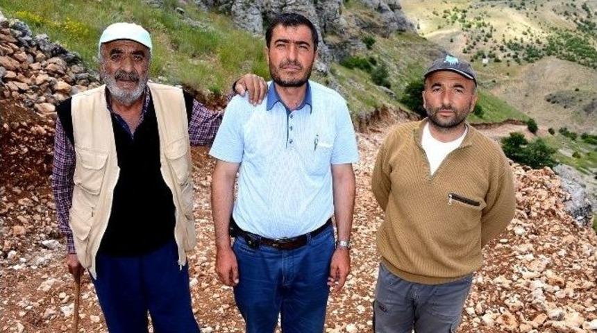 Ak&ccedil;adağ&rsquo;da Yol A&ccedil;ma Ve Genişletme &Ccedil;alışmaları