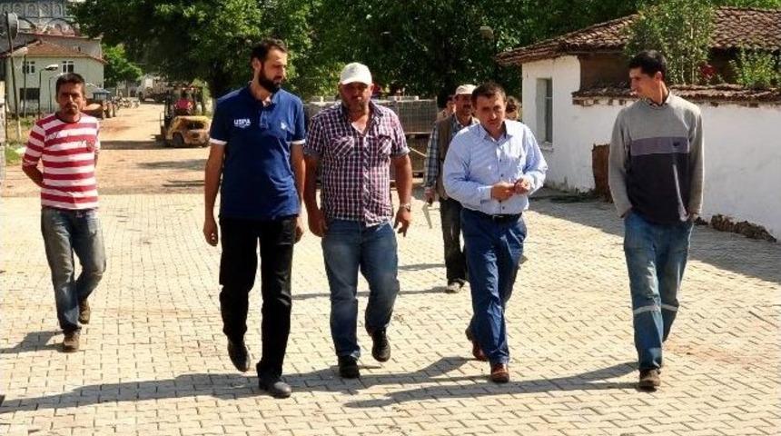 Lapseki K&ouml;ylerine Parke Taş D&ouml;şeniyor