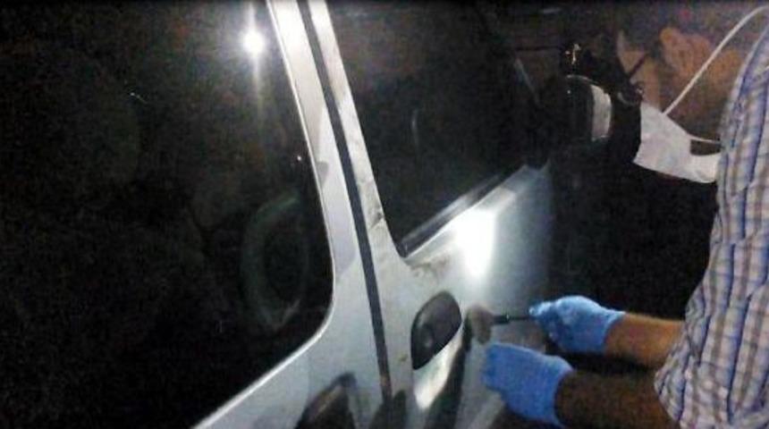 Evini Soyup Aracını &Ccedil;alan Hırsızı Yakalayıp Polise Teslim Etti