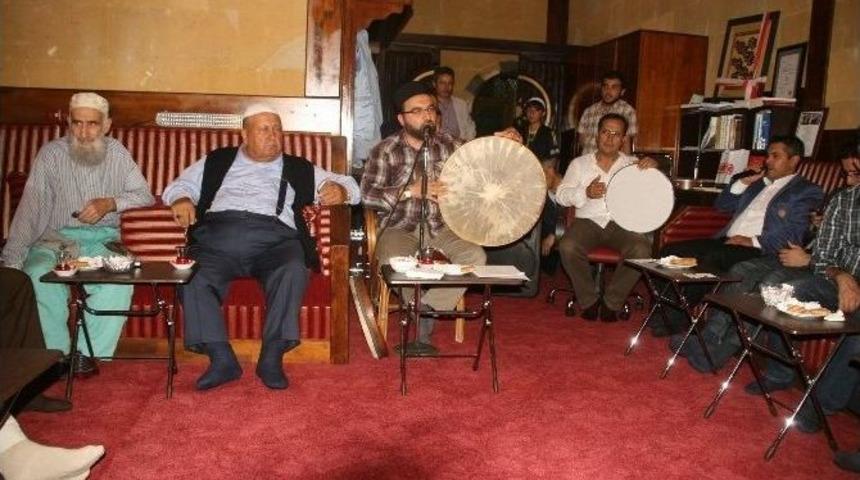 Yozgat Bilal Şahin K&uuml;lliyesinde Teravih Sonrası Dini Sohbet Programı Yoğun İlgi G&ouml;r&uuml;yor
