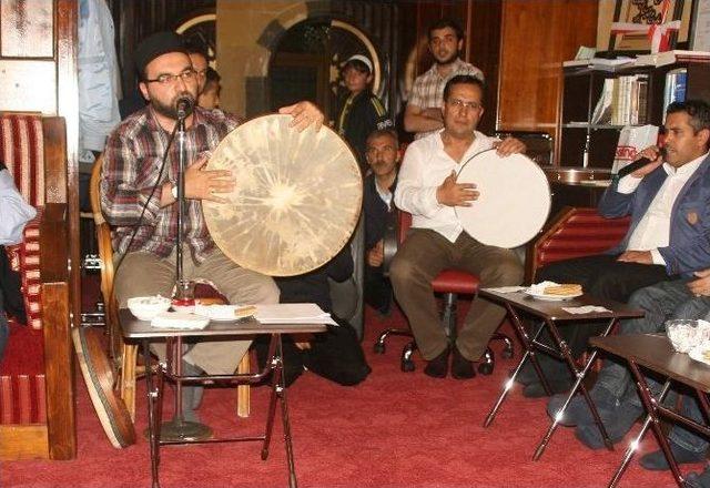 Yozgat Bilal Şahin Külliyesinde Teravih Sonrası Dini Sohbet Programı Yoğun İlgi Görüyor