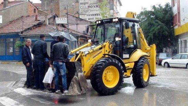 Sağanak Yağış Çorum’da Hayatı Felç Etti 2