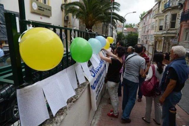 Kadık&ouml;y İl&ccedil;e Milli Eğitim M&uuml;d&uuml;rl&uuml;ğ&uuml; &Ouml;n&uuml;nde &lsquo;Okuluma Dokunma&rsquo; Eylemi 1