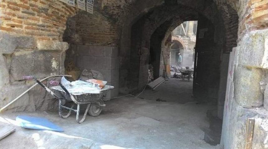 Ge&ccedil;en Yıl Bitecek Olan Tarihi &Ccedil;arşıda &Ccedil;alışmalar Halen S&uuml;r&uuml;yor