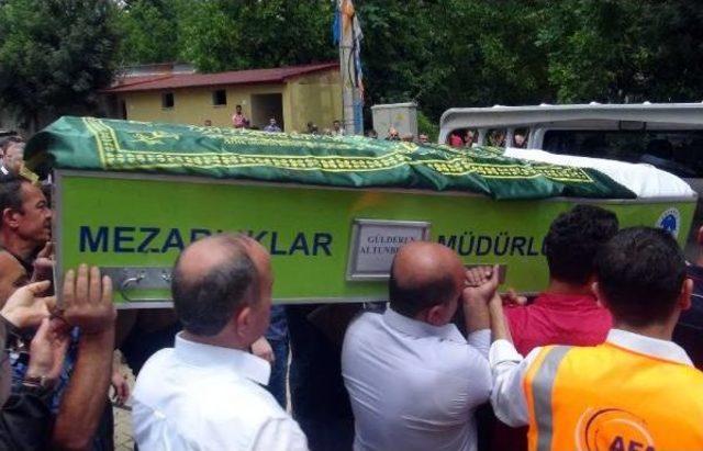 Sel Kurbanı Kadın Gözyaşları Arasında Toprağa Verildi