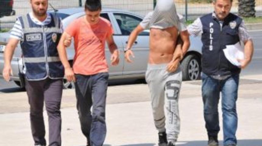 &Ccedil;aldıkları Cep Telefonuyla &Ouml;z&ccedil;ekim Yapan Kapka&ccedil;&ccedil;ılar Yakalandı