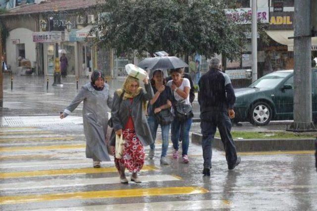 Çorum'da Sağanak Yağmur Su Baskınına Neden Oldu