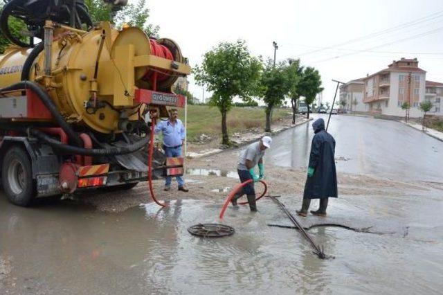 Çorum'da Sağanak Yağmur Su Baskınına Neden Oldu